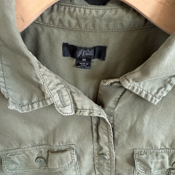 J. Crew Olive Green Cotton Button-Up Shirt •M • w/ Chest Pockets - Picture 3 of 6